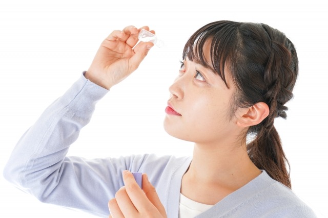 目薬の差し方を簡単に解説