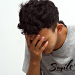 急に片目が痛くなり涙が出ることに悩んでいる方へ！原因について解説