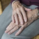 パーキンソン病になりやすい性格とは？予防する際のポイントについて解説
